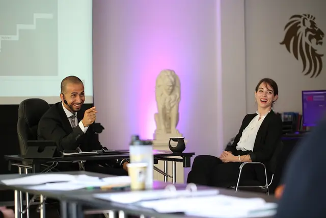 Persönliches Coaching mit Birol Isik am Tisch